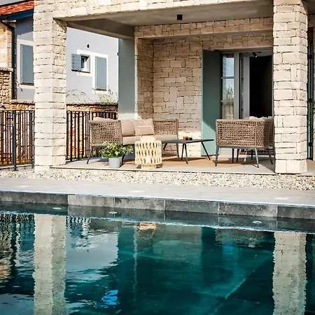 Art Renata With Pool & Sauna 빌라